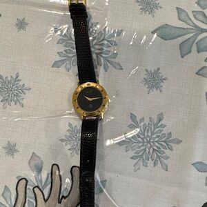 Gucci Black and Gold Watch, needs battery